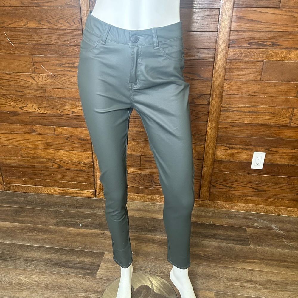 My style size 6 polyester, spandex pants, dark, gray, smooth feel